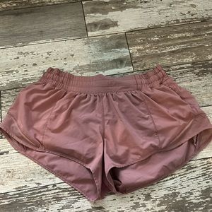 Lululemon Hotty Hot shorts 2.5 inch